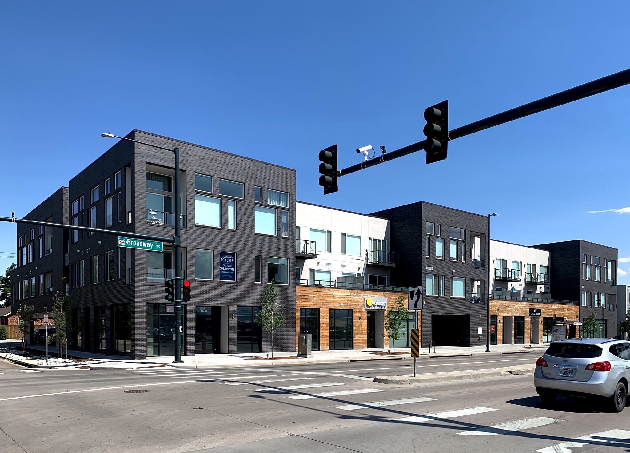 2,900 SF Retail Condo Sells for $975,000